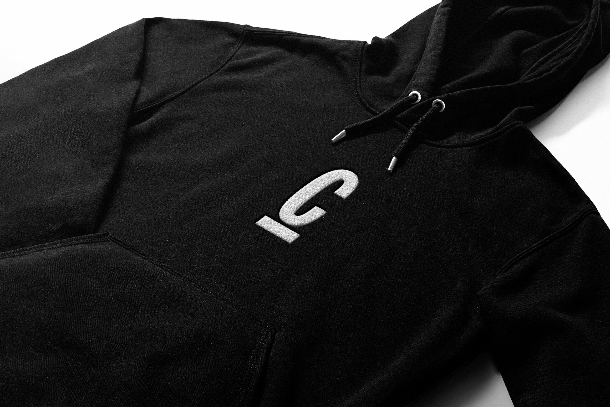 Embroidered-logo-mockup-in-hoodie-Premium-Psd-